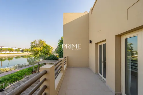 6 Bedrooms Villa in 8 Street, Meadows