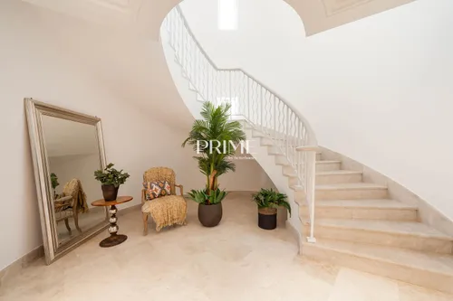 6 Bedrooms Villa in 8 Street, Meadows