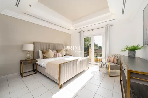 6 Bedrooms Villa in 8 Street, Meadows