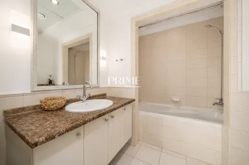 6 Bedrooms Villa in 8 Street, Meadows