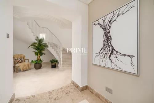 6 Bedrooms Villa in 8 Street, Meadows