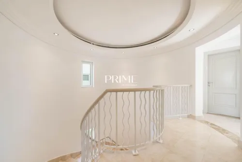 6 Bedrooms Villa in 8 Street, Meadows