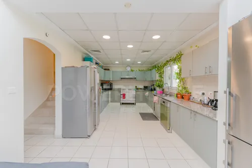 4 Bedrooms Villa in Meadows 1