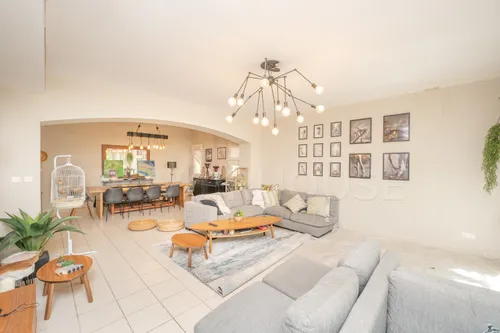 4 Bedrooms Villa in Meadows 1