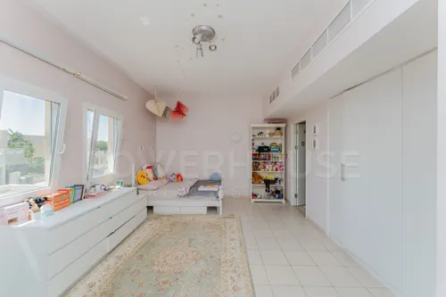 4 Bedrooms Villa in Meadows 1