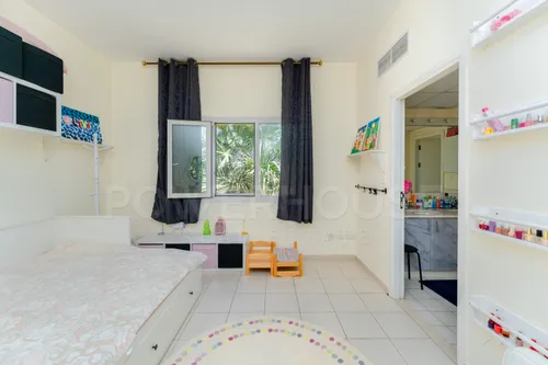 4 Bedrooms Villa in Meadows 1