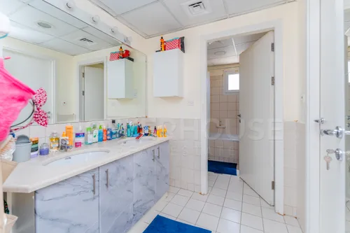 4 Bedrooms Villa in Meadows 1