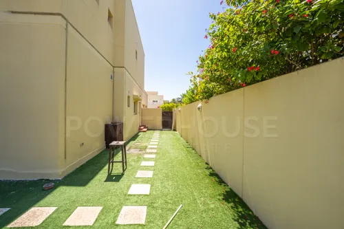 4 Bedrooms Villa in Meadows 1