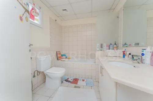 4 Bedrooms Villa in Meadows 1