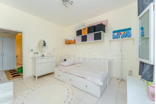 4 Bedrooms Villa in Meadows 1