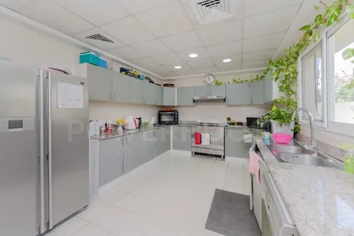 4 Bedrooms Villa in Meadows 1