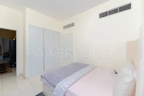 4 Bedrooms Villa in Meadows 1