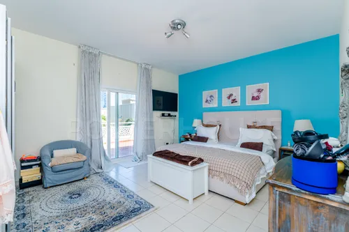 4 Bedrooms Villa in Meadows 1