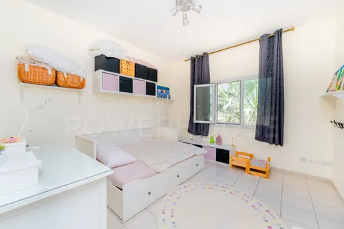 4 Bedrooms Villa in Meadows 1