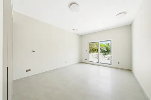 5 Bedrooms Villa in Meadows 2