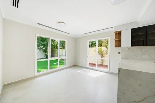 5 Bedrooms Villa in Meadows 2