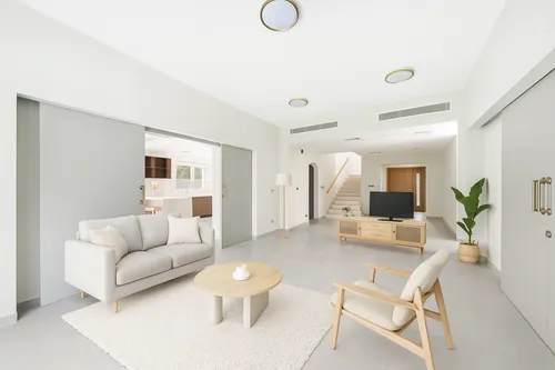 5 Bedrooms Villa in Meadows 2