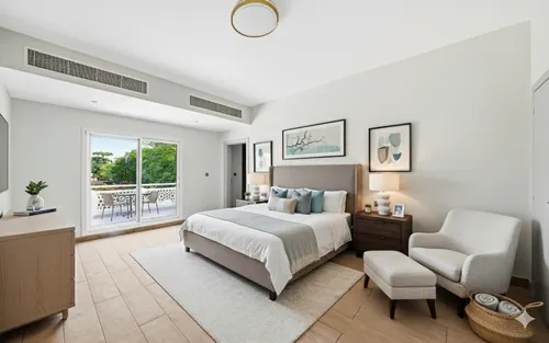 5 Bedrooms Villa in Meadows 2