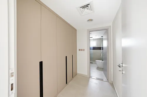 5 Bedrooms Villa in Meadows 2