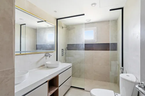 5 Bedrooms Villa in Meadows 2