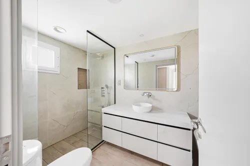 5 Bedrooms Villa in Meadows 2