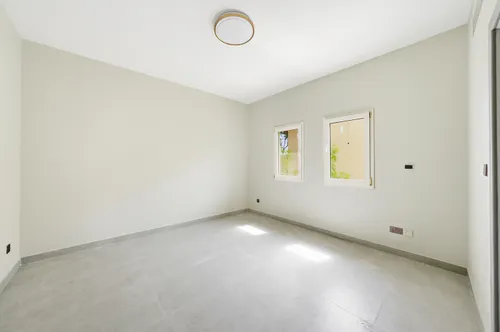 5 Bedrooms Villa in Meadows 2