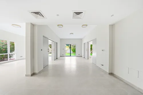 5 Bedrooms Villa in Meadows 2
