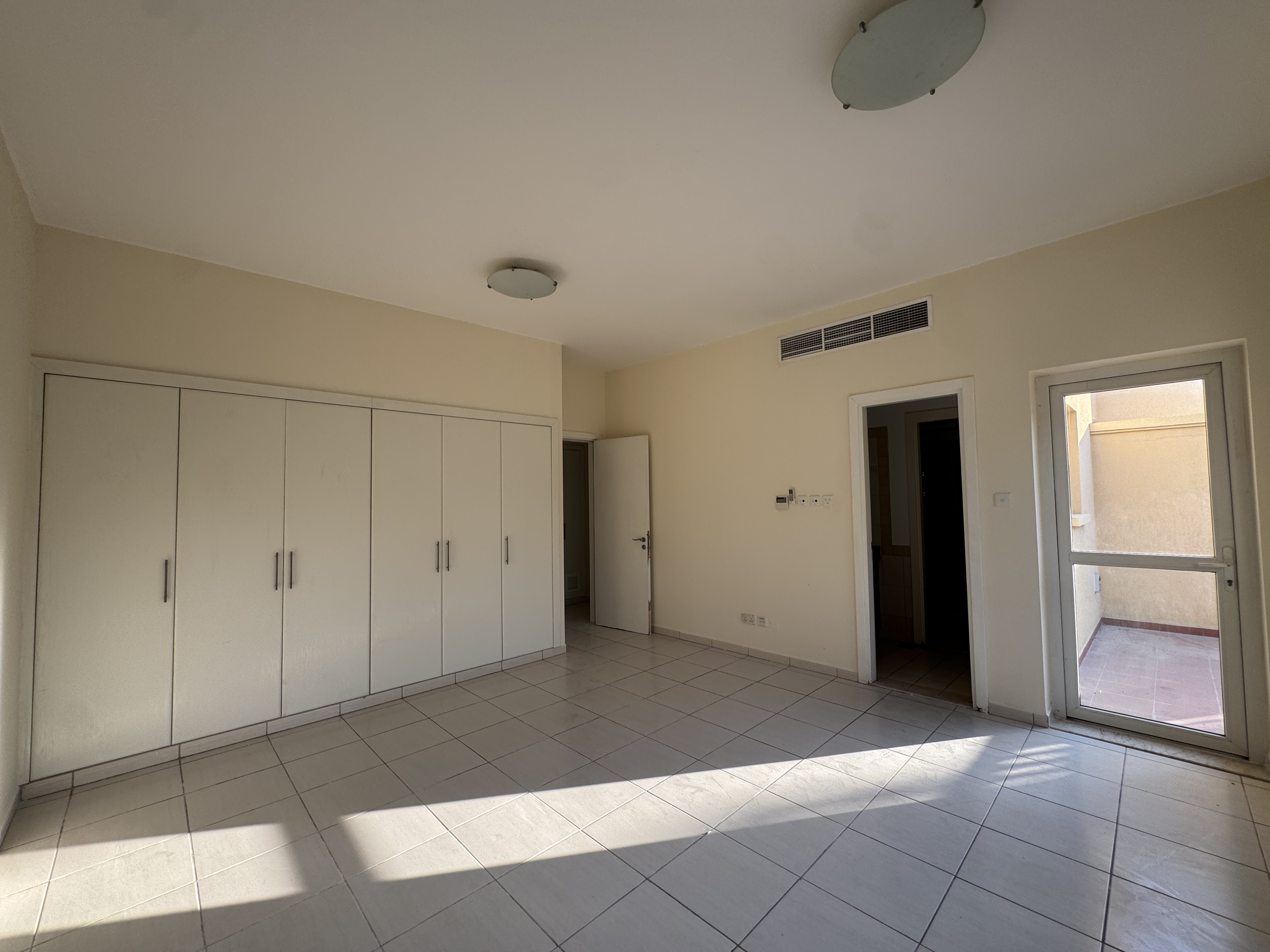 3 Bedrooms Townhouse in Springs 8