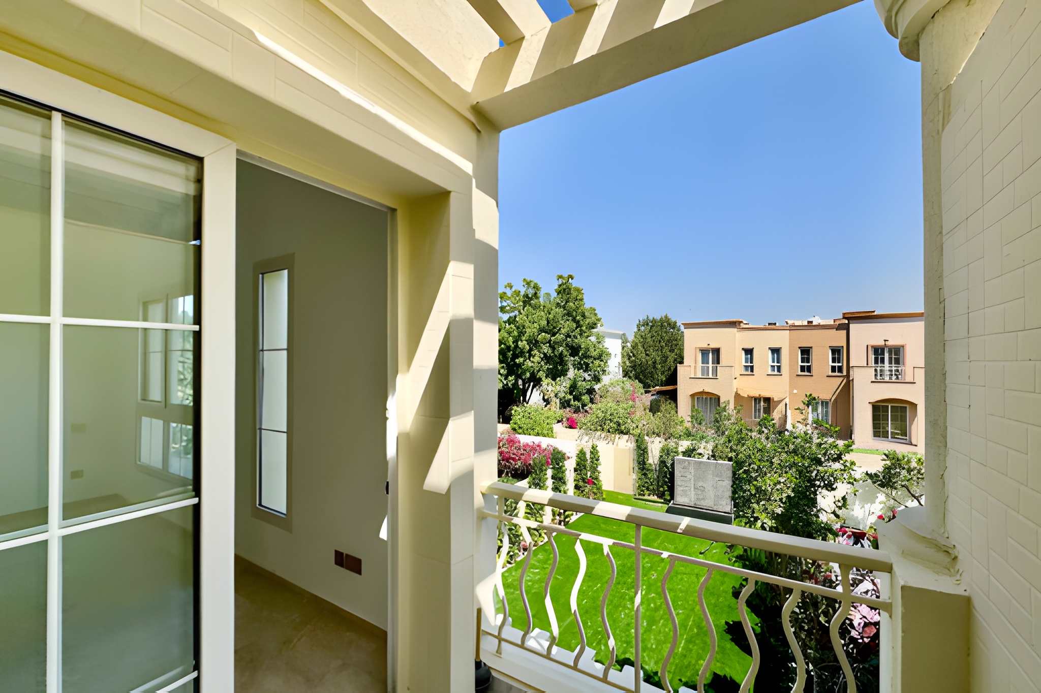 3 Bedrooms Townhouse in Springs 3