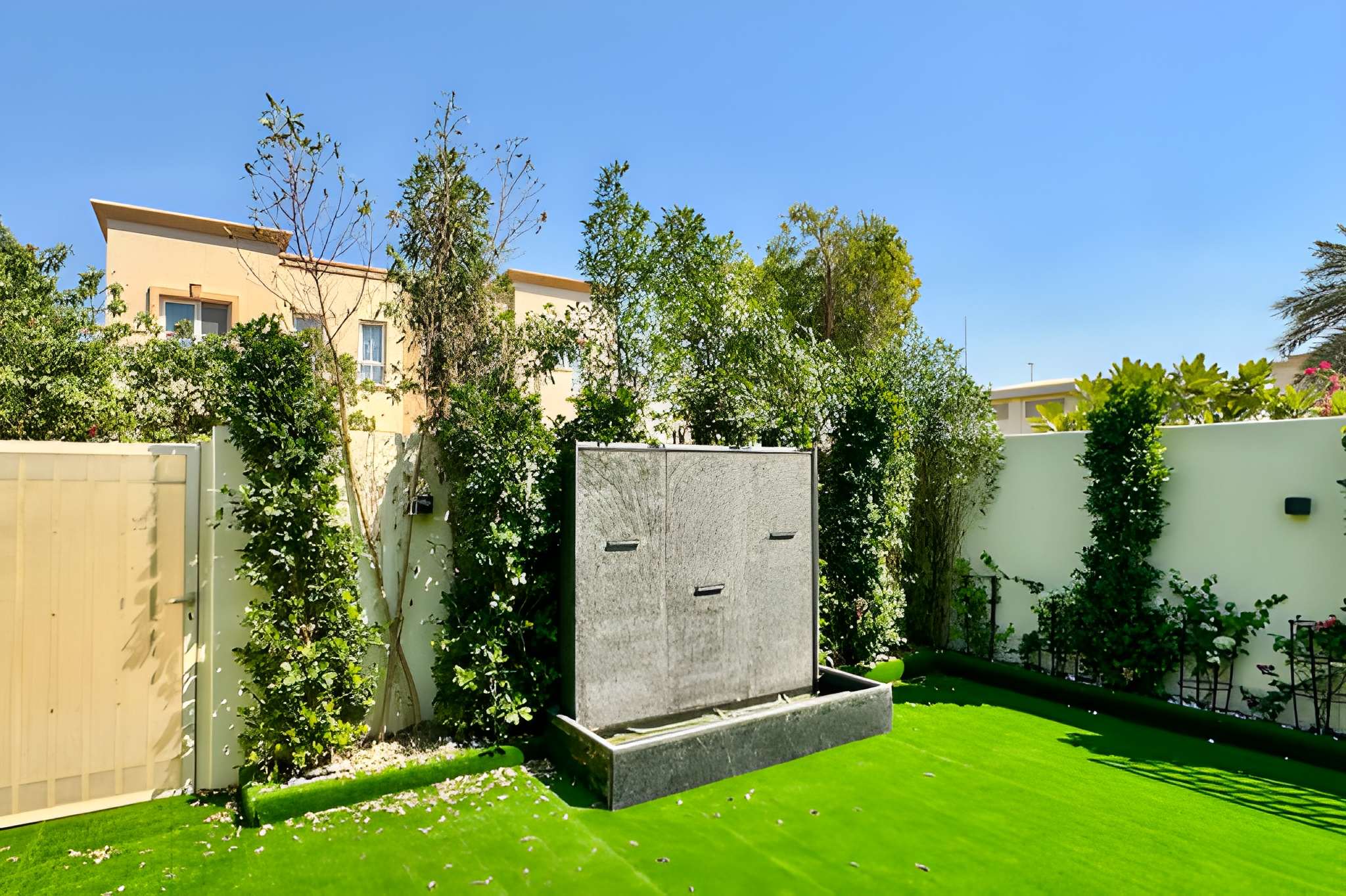 3 Bedrooms Townhouse in Springs 3