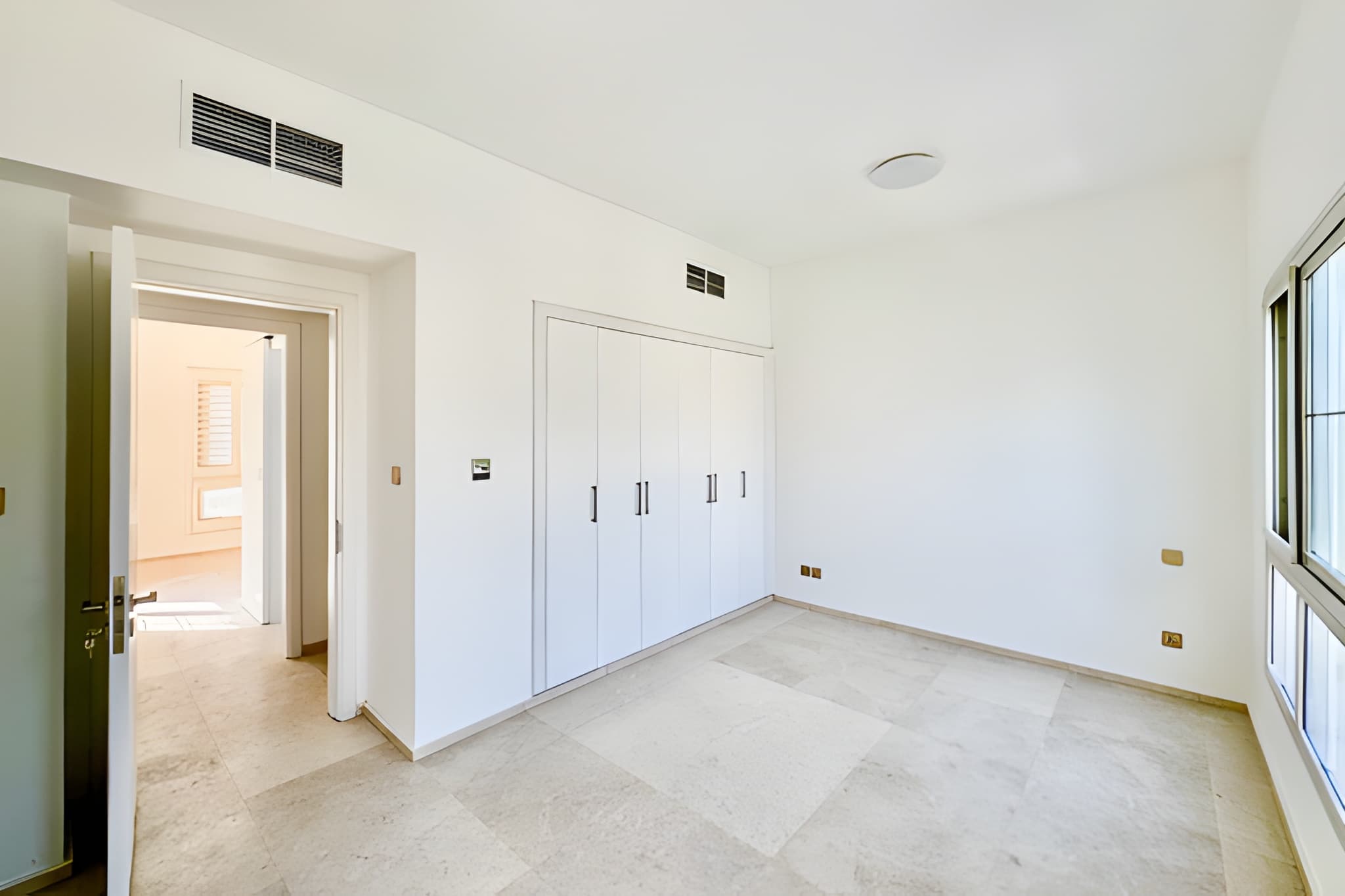 3 Bedrooms Townhouse in Springs 3