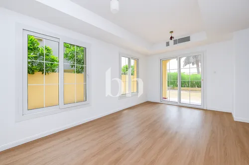 Type 4E | Lake Backing | Single Row | Large Plot