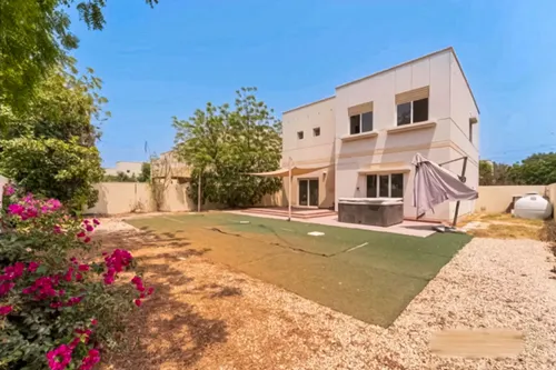 4 Bedrooms Villa in Meadows 9