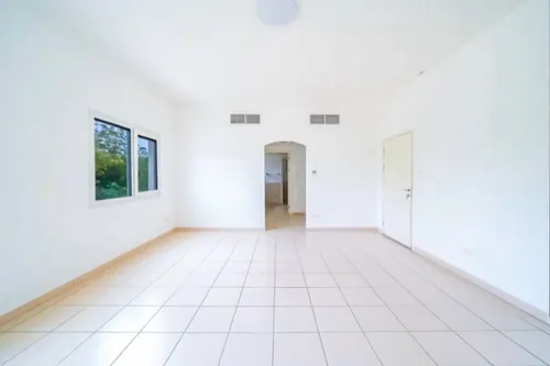 4 Bedrooms Villa in Meadows 9