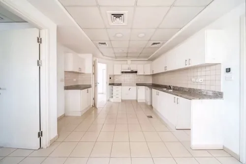 4 Bedrooms Villa in Meadows 9