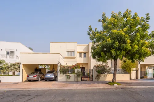 6 Bedrooms Villa in Meadows 1