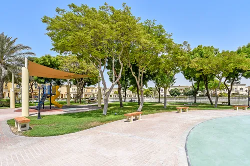 6 Bedrooms Villa in Meadows 1