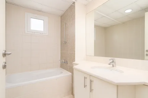 6 Bedrooms Villa in Meadows 1