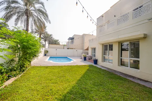 6 Bedrooms Villa in Meadows 1