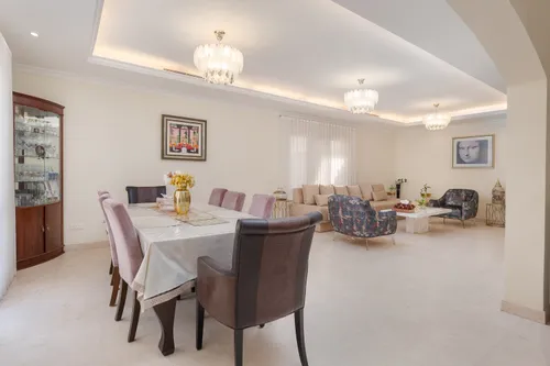 6 Bedrooms Villa in Meadows 1