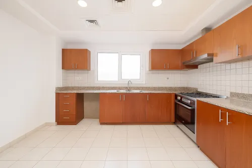 6 Bedrooms Villa in Meadows 1