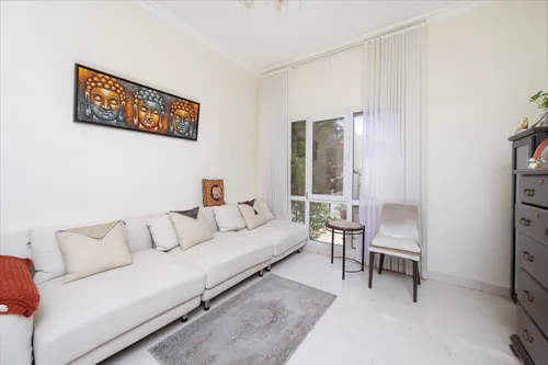 6 Bedrooms Villa in Meadows 1