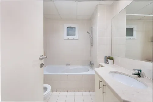 6 Bedrooms Villa in Meadows 1