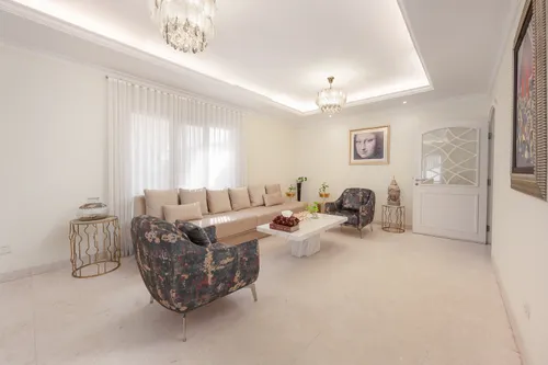 6 Bedrooms Villa in Meadows 1