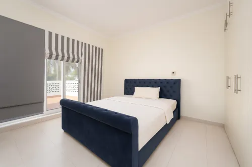 6 Bedrooms Villa in Meadows 1