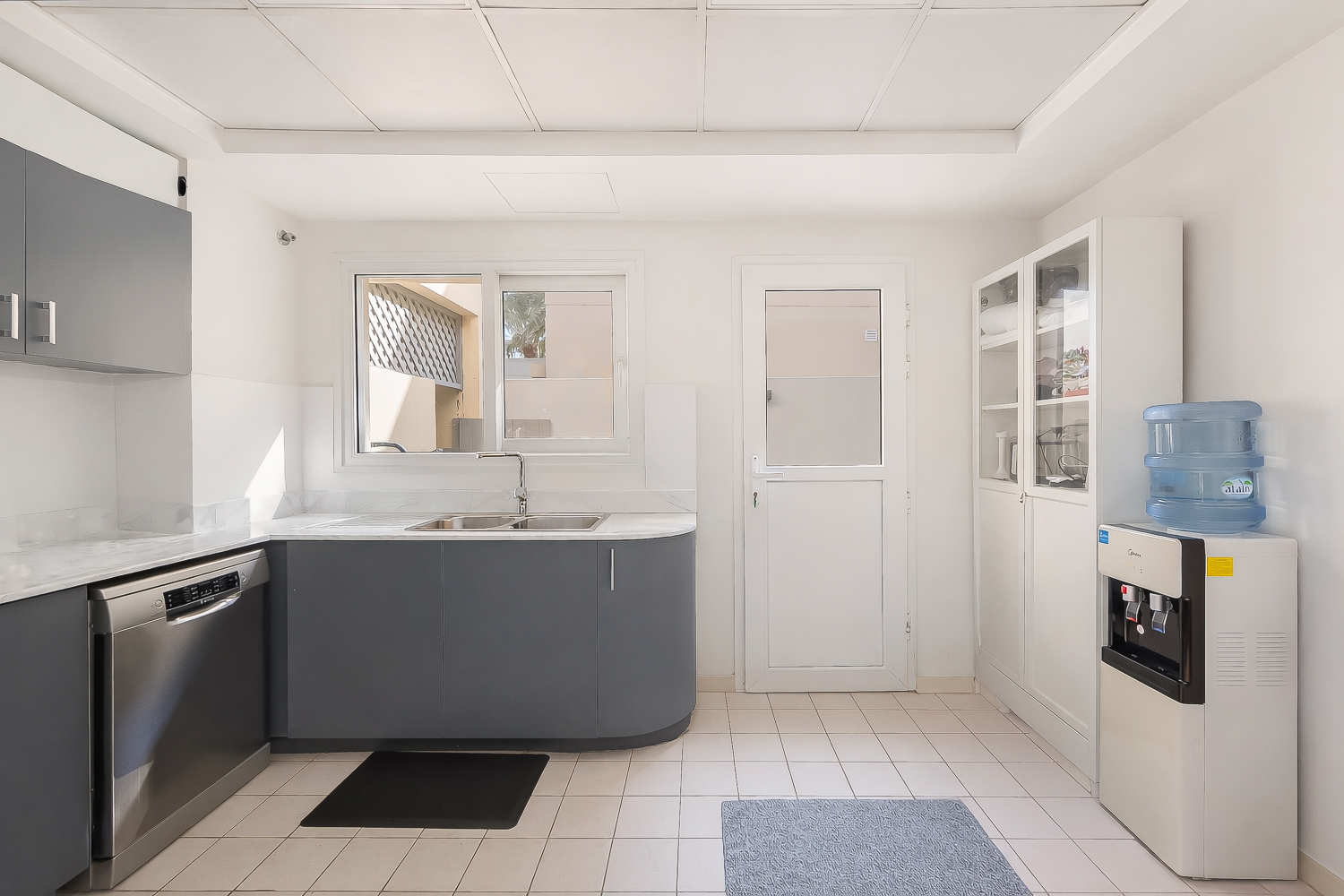 4 Bedrooms Villa in Meadows 4