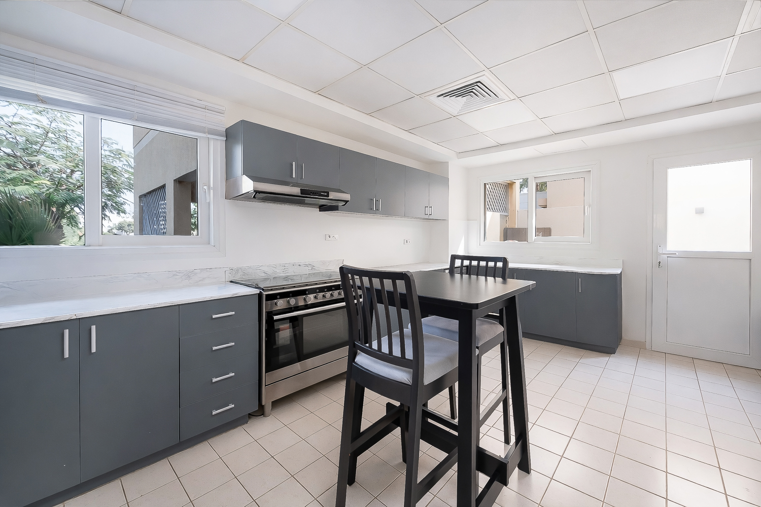 4 Bedrooms Villa in Meadows 4