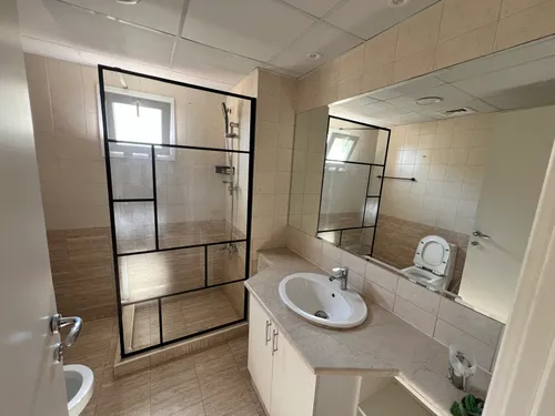 5 Bedrooms Villa in Meadows 1