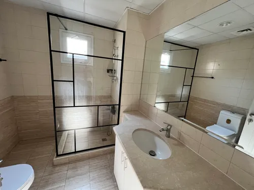 5 Bedrooms Villa in Meadows 1