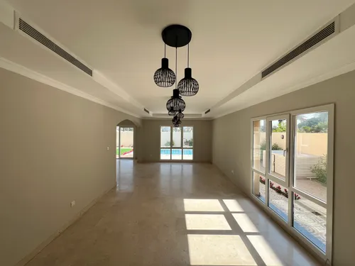 5 Bedrooms Villa in Meadows 1